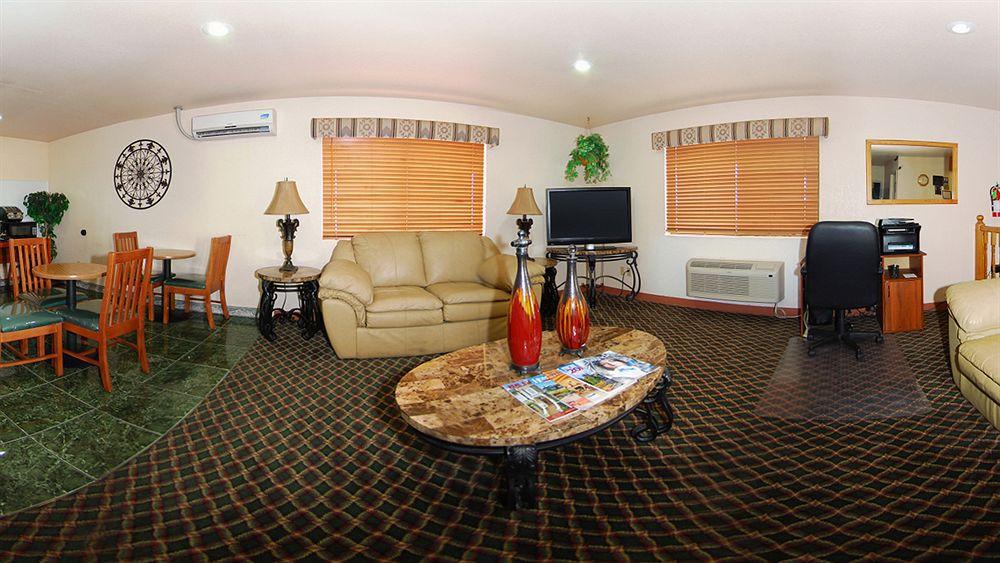 Western Southwest Hotel 3*